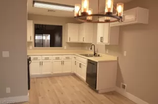 Photo #3: 2358769 Listing