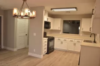 Photo #4: 2358769 Listing