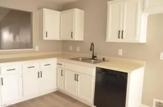 Photo #5: 2358769 Listing