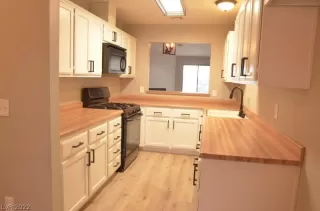 Photo #3: 2358779 Listing