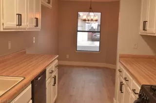 Photo #6: 2358779 Listing