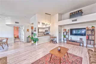 Photo #2: 2358837 Listing