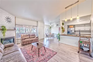 Photo #3: 2358837 Listing