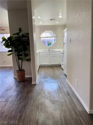 Photo #3: 2358838 Listing