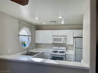 Photo #4: 2358838 Listing