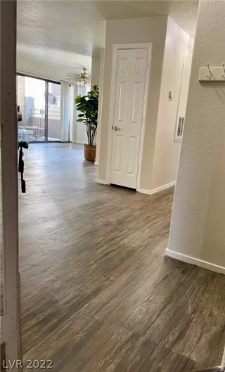 Photo #5: 2358838 Listing