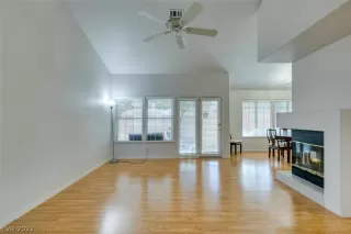 Photo #4: 2358845 Listing