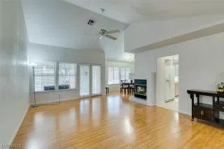 Photo #5: 2358845 Listing