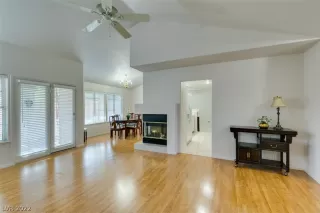 Photo #6: 2358845 Listing