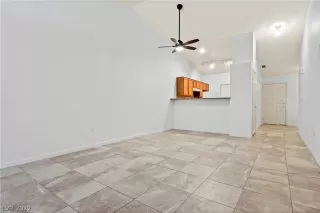 Photo #6: 2358869 Listing