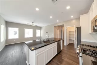 Photo #3: 2358872 Listing 