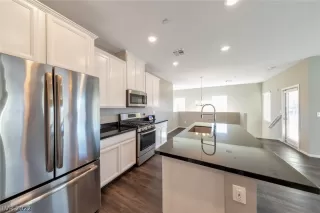 Photo #4: 2358872 Listing 