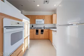 Photo #4: 2358902 Listing