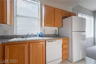 Photo #5: 2358902 Listing