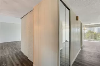 Photo #3: 2358974 Listing