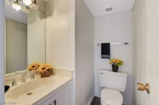 Photo #4: 2358974 Listing