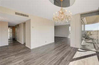 Photo #5: 2358974 Listing