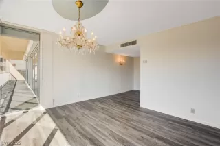 Photo #6: 2358974 Listing