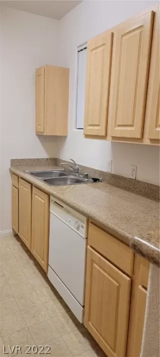 Photo #5: 2359022 Listing