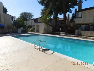 Photo #2: 2359042 Listing 