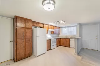 Photo #4: 2359056 Listing