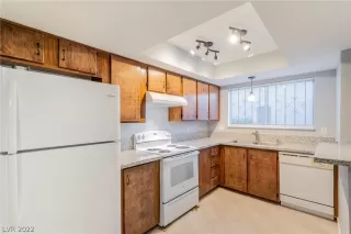 Photo #5: 2359056 Listing