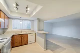 Photo #6: 2359056 Listing