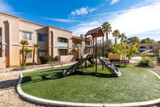 Photo #2: 2359066 Listing 