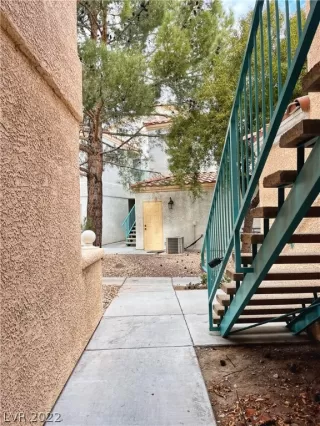 Photo #2: 2359071 Listing