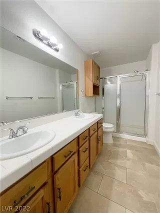 Photo #5: 2359071 Listing