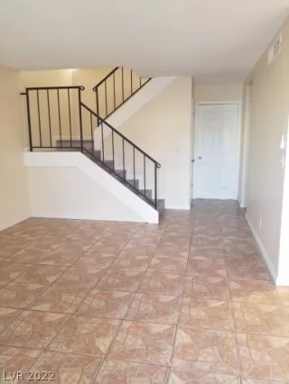 Photo #3: 2359084 Listing