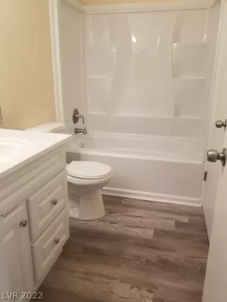 Photo #4: 2359084 Listing