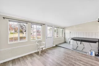 Photo #5: 2359121 Listing 