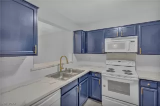 Photo #4: 2359130 Listing