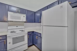 Photo #5: 2359130 Listing