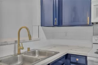 Photo #6: 2359130 Listing