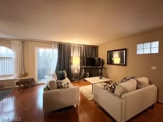 Photo #3: 2359161 Listing