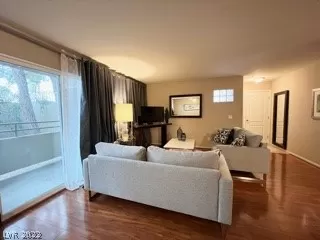 Photo #5: 2359161 Listing