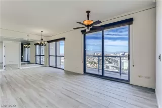 Photo #3: 2359170 Listing