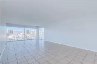 Photo #5: 2359187 Listing 