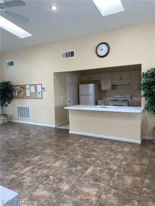 Photo #4: 2359196 Listing 