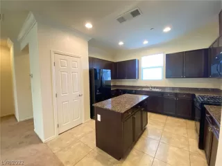 Photo #3: 2359202 Listing