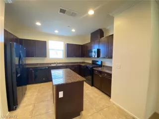 Photo #4: 2359202 Listing