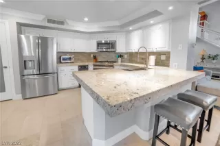 Photo #4: 2359250 Listing 