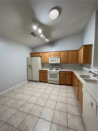 Photo #3: 2359315 Listing 