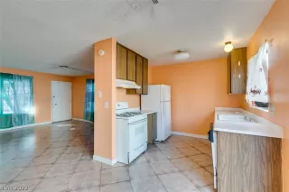 Photo #4: 2359340 Listing