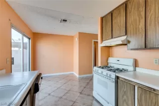 Photo #5: 2359340 Listing