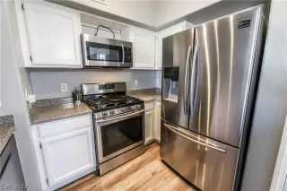 Photo #3: 2359378 Listing