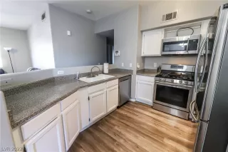 Photo #4: 2359378 Listing