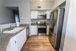 Photo #5: 2359378 Listing